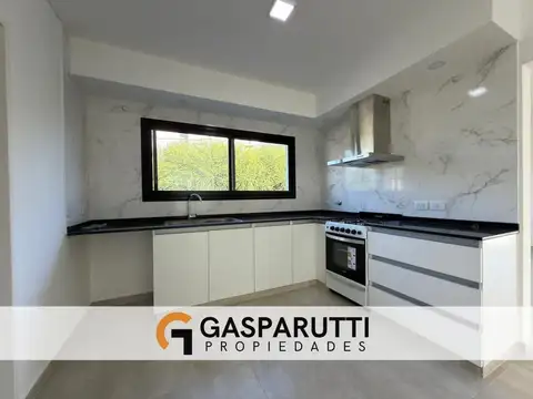 Casa 4 ambientes con 3 baños