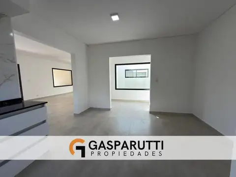 Casa en Venta con 3 cocheras