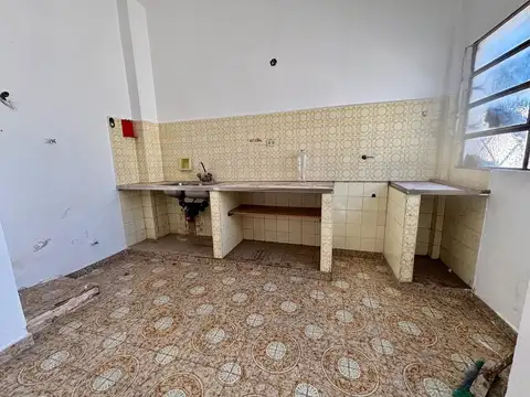 VENTA DE GALPON VIVIENDA 4 AMBIENTES PERMUTA