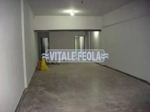 LOCAL EN LINIERS EN PLENO FOCO COMERCIAL CON 2 DEPOSITOS