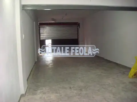 LOCAL EN LINIERS EN PLENO FOCO COMERCIAL CON 2 DEPOSITOS