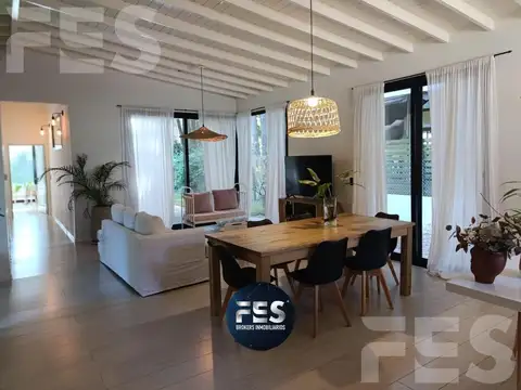 Casa en alquiler temporal en pinamar 4 ambientes para 6 personas con pileta