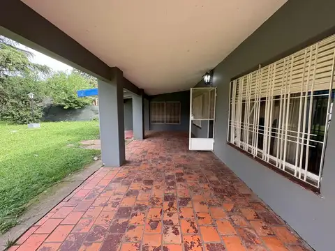 Casa 5 ambientes con 2 baños