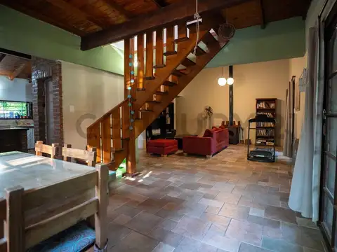 Casa en Venta con 2 cocheras