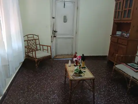 Casa 5 ambientes con 1 baño