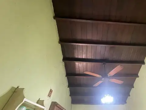Casa 10 x 30 mts amplio fondo 4 ambientes V.Alsina
