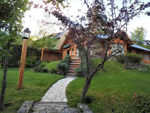 Casa en venta c/ cochera en San Martin de los Andes