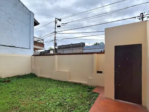 Oficina/Consultorio en Alquiler con recepción y 2 privados. Zona céntrica.