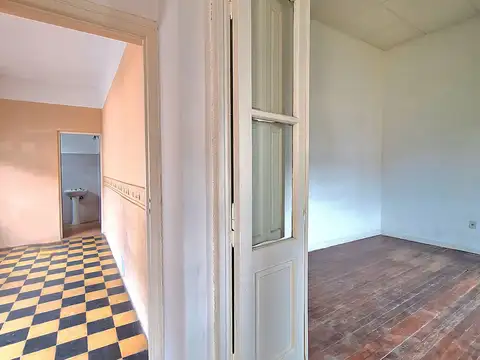 Oficina/Consultorio en Alquiler con recepción y 2 privados. Zona céntrica.