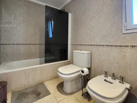 Casa en Venta con 6 cocheras
