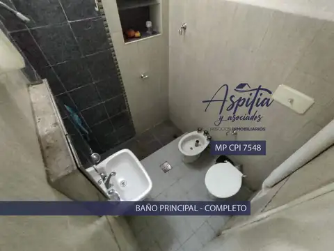 Casa 6 ambientes con 2 baños