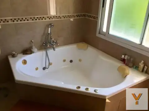 Casa 6 ambientes con 3 baños