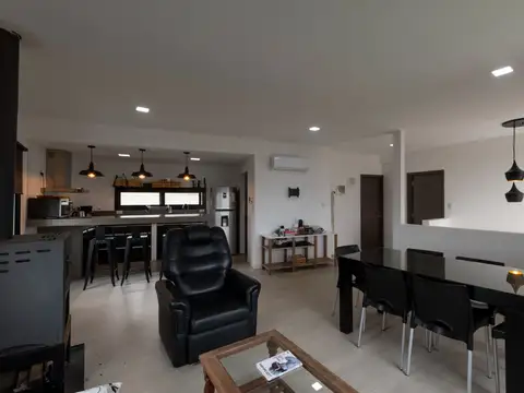 Casa 6 ambientes con 3 baños