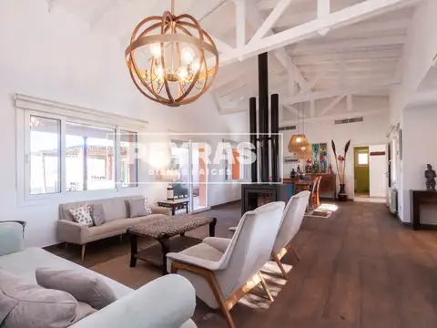 Casa en Venta con 6 cocheras
