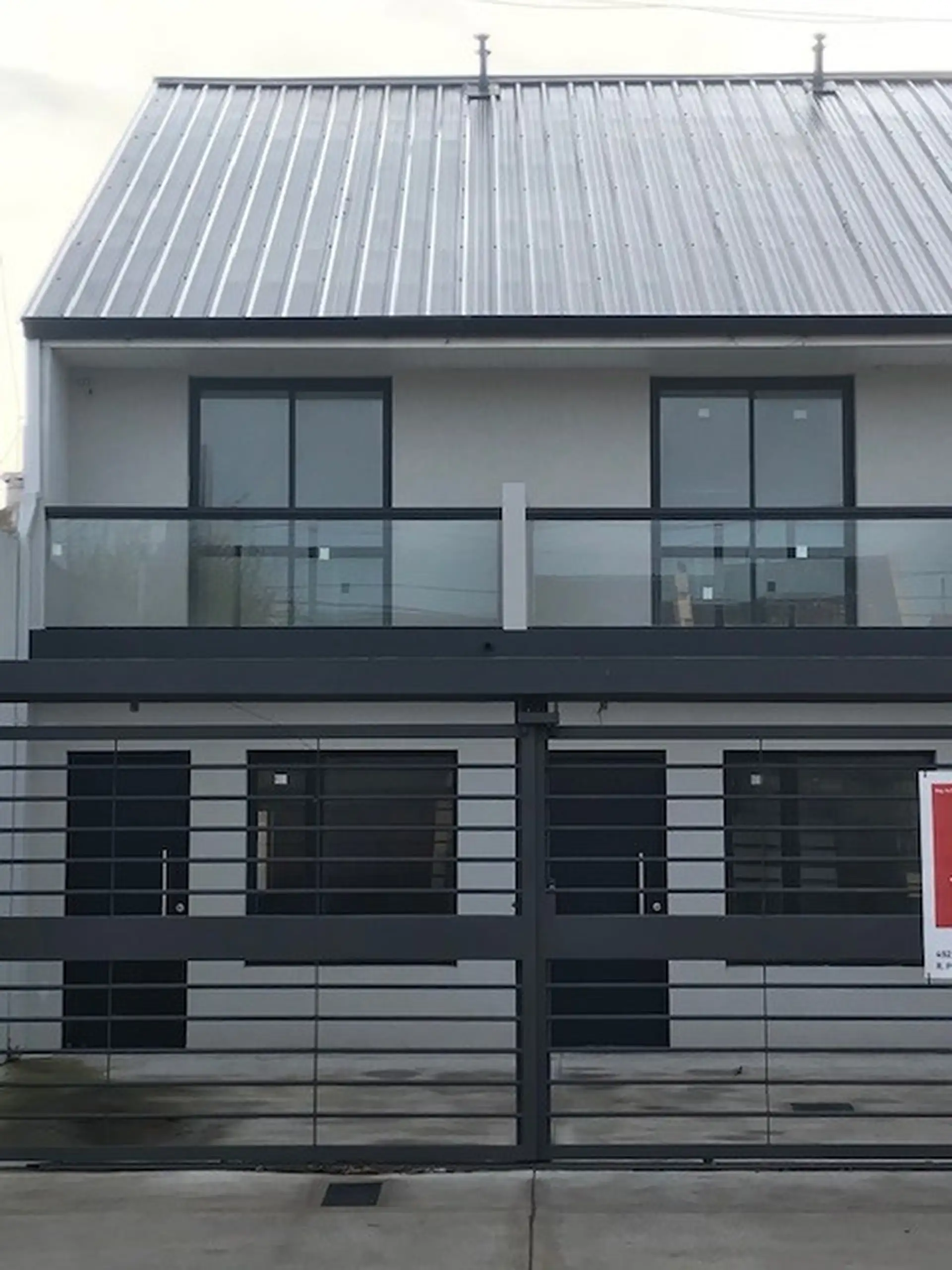 DUPLEX DE 4 AMB A ESTRENAR. ENTRADA DE AUTO Y PARQUE
