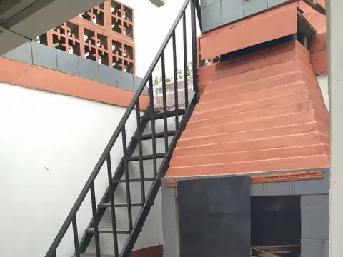 Amplia casa en buena ubicación  RETASADA 