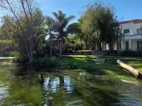 Casa 5 ambientes con 3 baños
