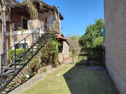 Casa en Venta con 3 cocheras