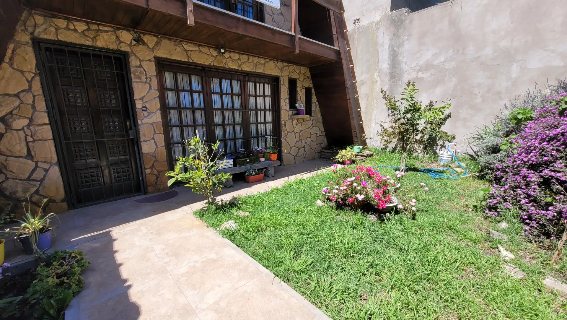 Casa Alpino 4 amb. - Vucetich y Av. Mario Bravo