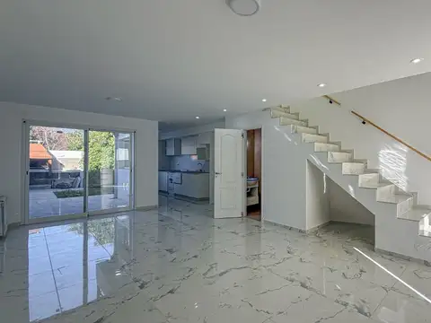 Casa en Venta con 1 cochera