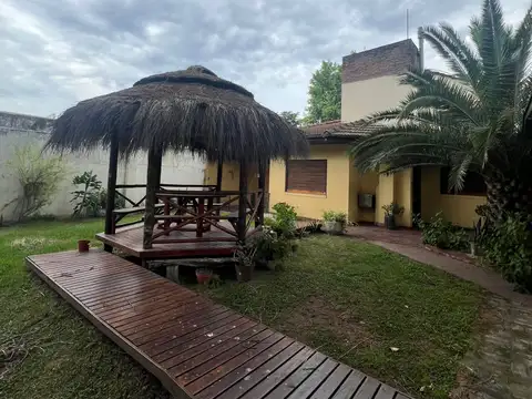 Casa en Venta con 3 cocheras