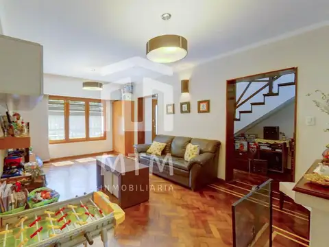 Casa 6 ambientes con 2 baños