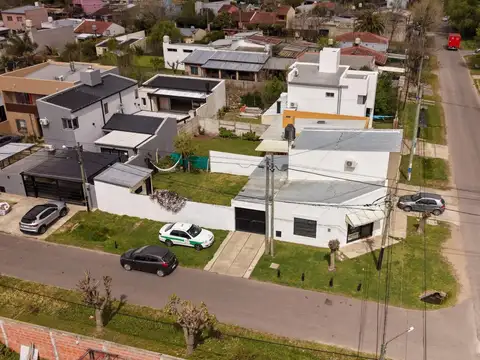 Casa 3 ambientes con 2 baños