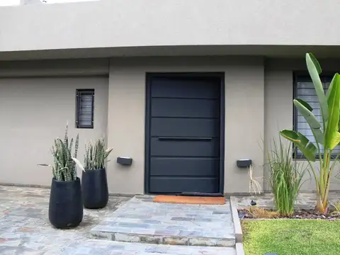 Casa en Venta con 10 cocheras