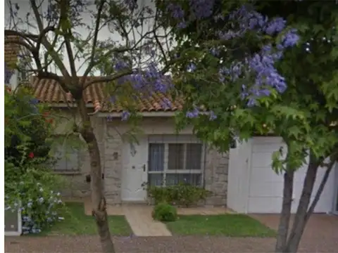 Casa, 3 dormitorios,entrada varios autos, patio