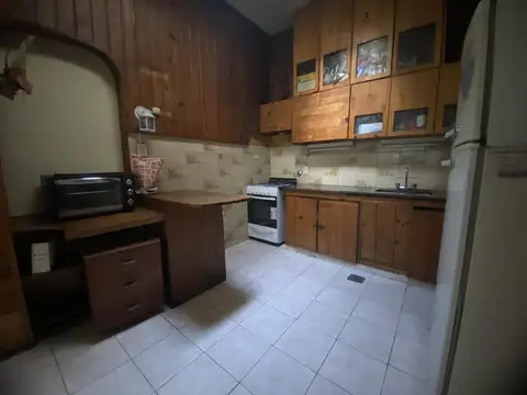 Venta Casa 4 ambientes Oficinas y Local a la calle  Almirante Brown, Moron.