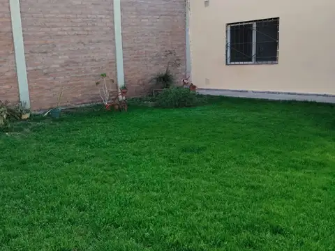 CASA MAS DEPARTAMENTO Y SALON COMERCIAL A TERMINAR