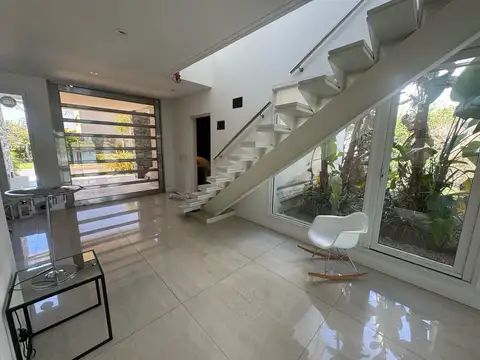 Casa 6 ambientes con 3 baños
