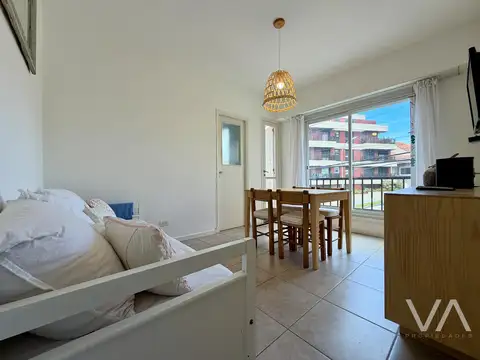 Departamento de 2 ambientes. Cochera. Varese.