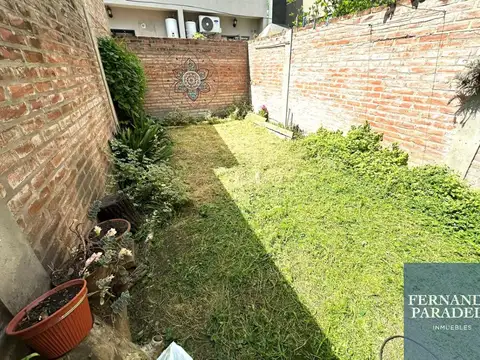 Dúplex en venta de 2 dormitorios c/ cochera en Villa Gobernador Udaondo