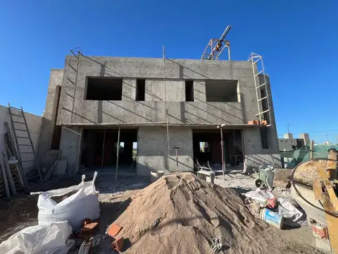 VENTA DUPLEX 3 DORMITORIOS PAMPAS DE MANANTIALES