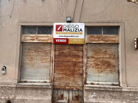 Carlos Croce  1819  Banfield Oeste.