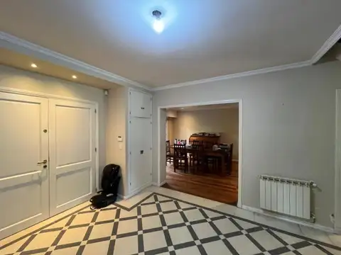 Casa en Alquiler con 2 cocheras