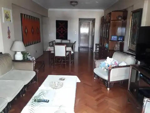 Hermoso depto. sobre Av. Montes de oca