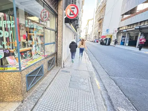 LOCAL A METROS DE CASA ROSADA Av de MAYO OPORTUNIDAD !!!!