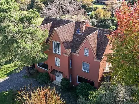 Excelente casa luminosa en venta.