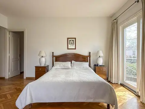 Excelente casa luminosa en venta.