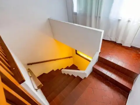Casa 7 ambientes con 1 baño