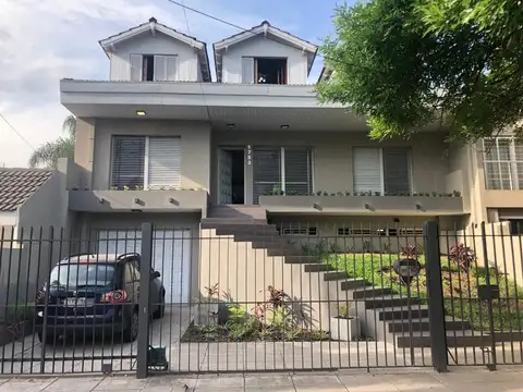 CHALET DE 3 PLANTAS CASTELAR NORTE