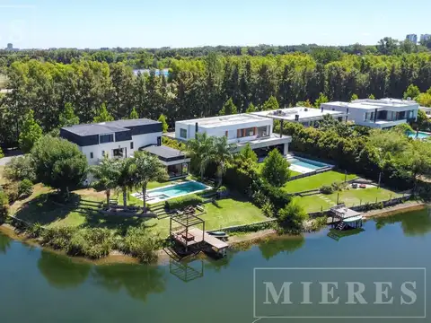 Casa en venta en Albanueva a la laguna