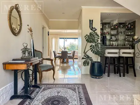 Casa 7 ambientes con 6 baños