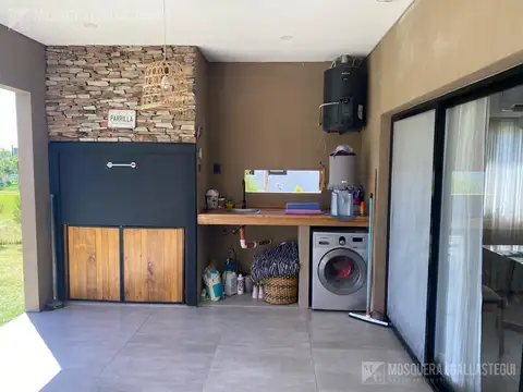 Casa en Venta en Pilar del Este - Santa Lucia, USD 169.000