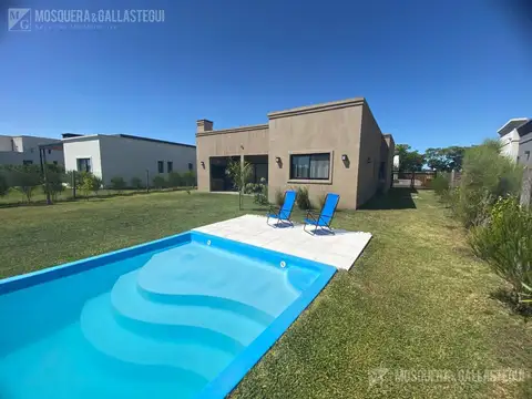 OPORTUNIDAD! Lote interno 3 dormitorios y pileta!
