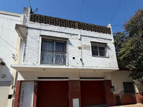 OPORTUNIDAD ? PH A RECICLAR DE 209 M² TOTALES ? 2 COCHERAS ? JOSÉ INGENIEROS