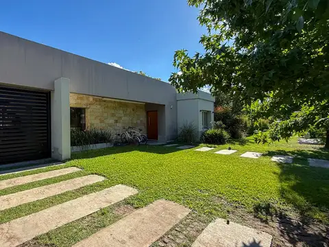 Casa en Venta con 2 cocheras