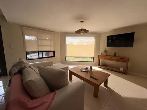 Casa 5 ambientes con 4 baños